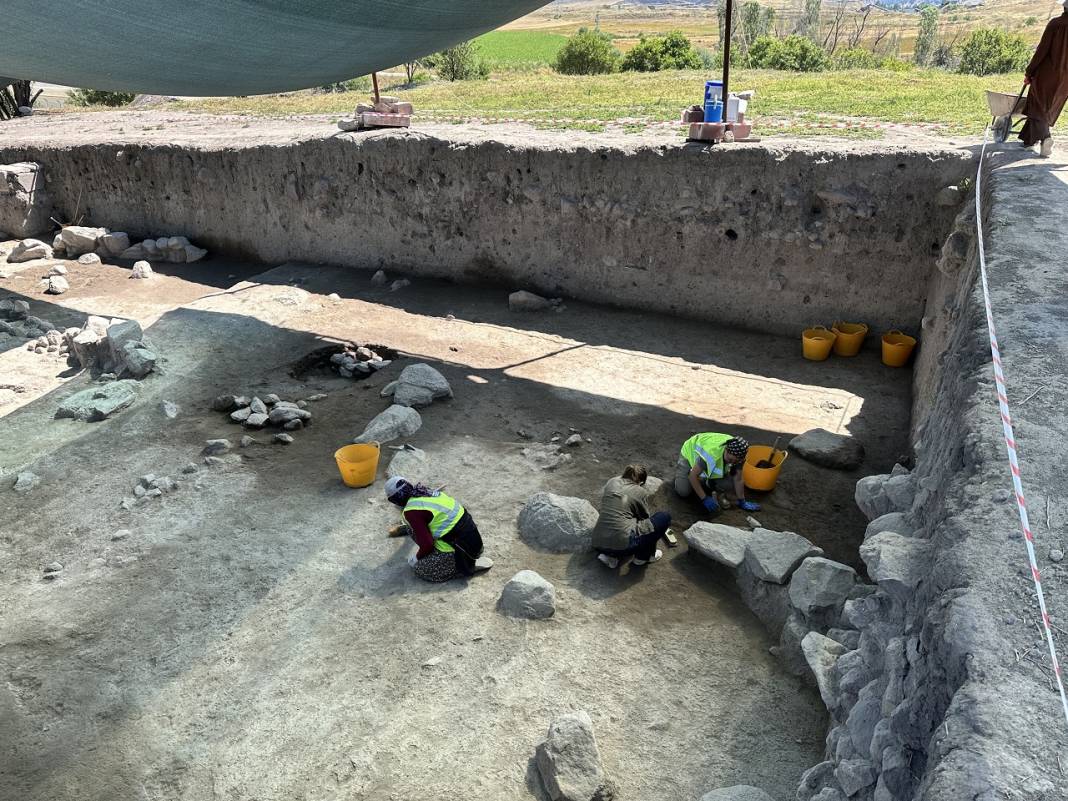 Konya'da insan yüzlü 5 bin yıllık küp bulundu! Orada yaşamayı reddetmişler 2